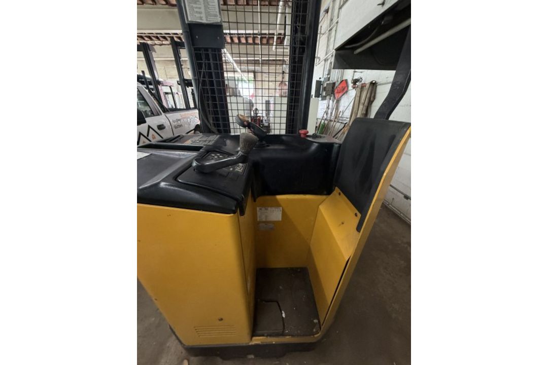 Yale Lift Truck - Image 7 of 13