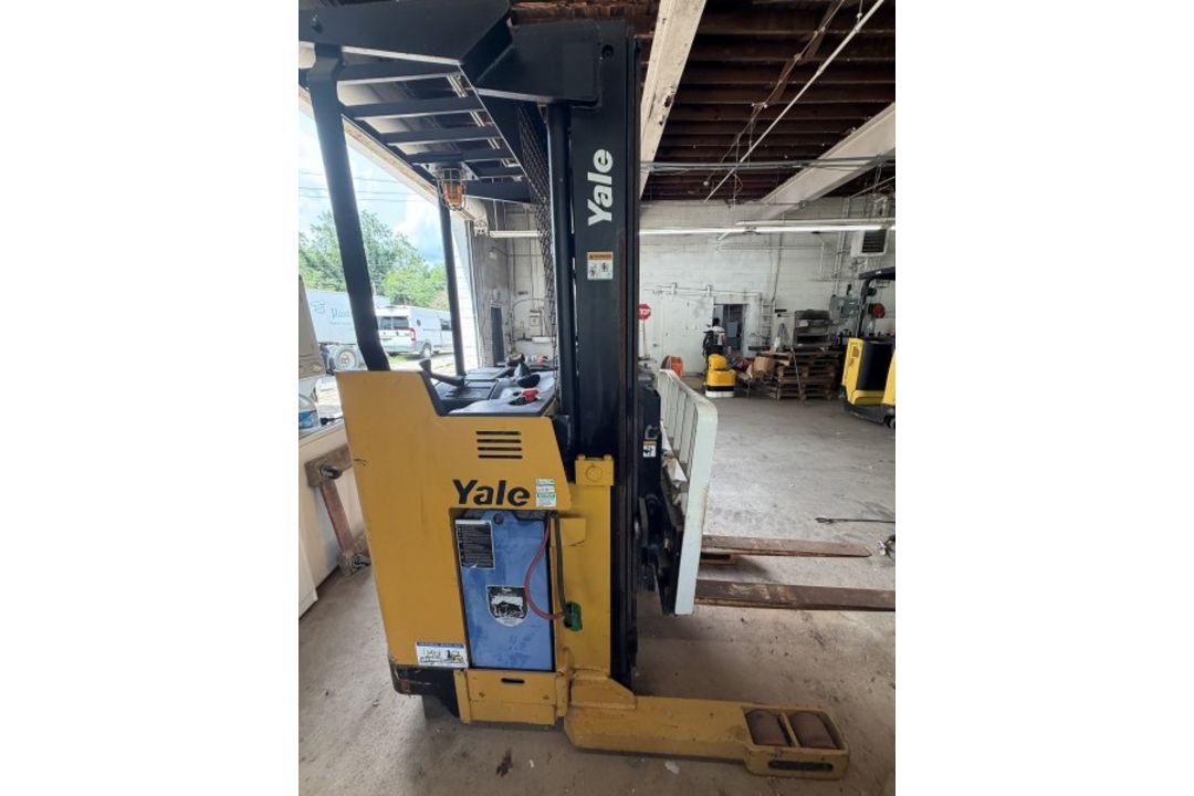 Yale Lift Truck - Image 8 of 11