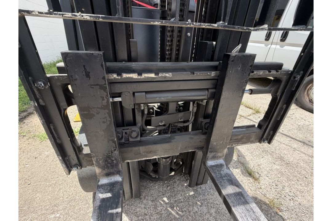 Yale Forklift with 5,267 Hours M: ERC050VGN48TE085 Yale Forklift with 5,267 Hours M: ERC050VGN48T... - Image 3 of 21