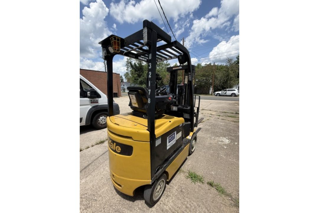 Yale Forklift with 5,267 Hours M: ERC050VGN48TE085 Yale Forklift with 5,267 Hours M: ERC050VGN48T... - Image 11 of 21