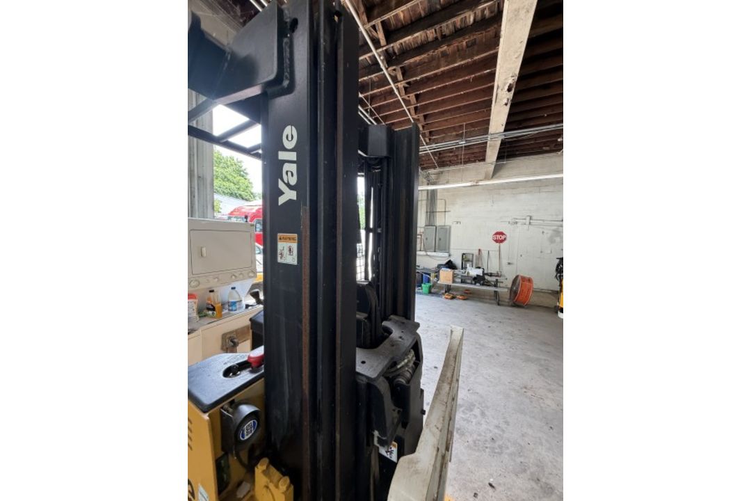 Yale Lift Truck - Image 11 of 11