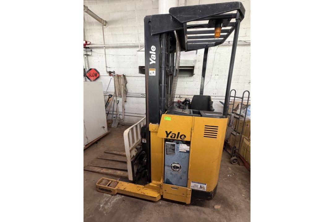 Yale Lift Truck - Image 1 of 13