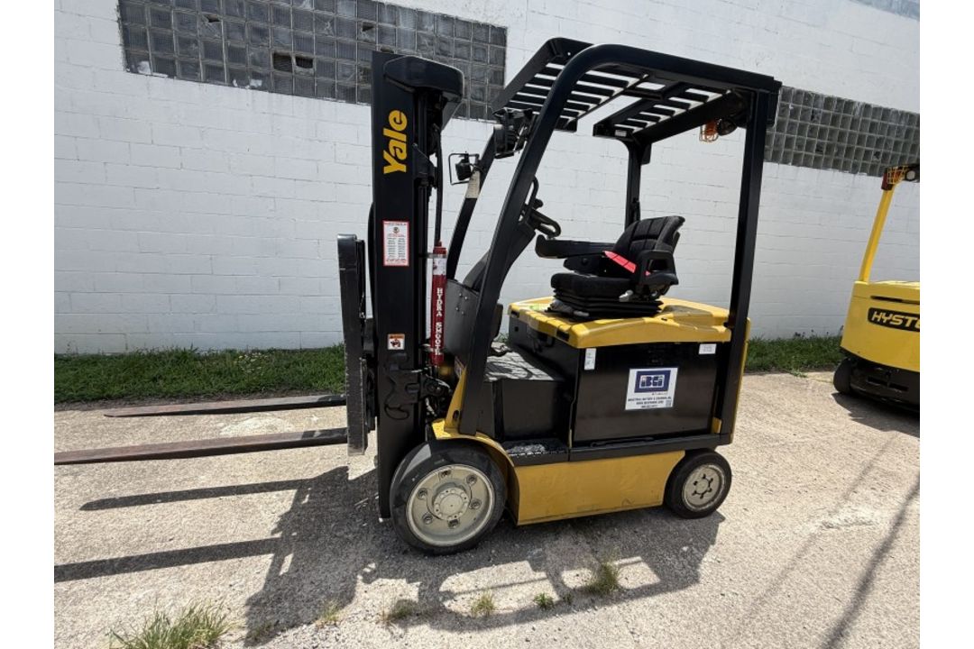 Yale Forklift with 5,267 Hours M: ERC050VGN48TE085 Yale Forklift with 5,267 Hours M: ERC050VGN48T... - Image 1 of 21