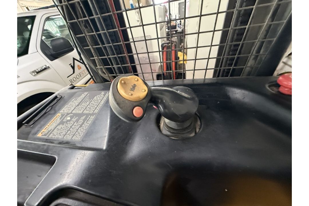 Yale Lift Truck - Image 12 of 13