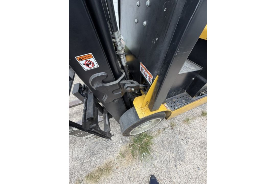 Yale Forklift with 5,615 Hours M: ERC050VGN48TE085 - Image 18 of 21