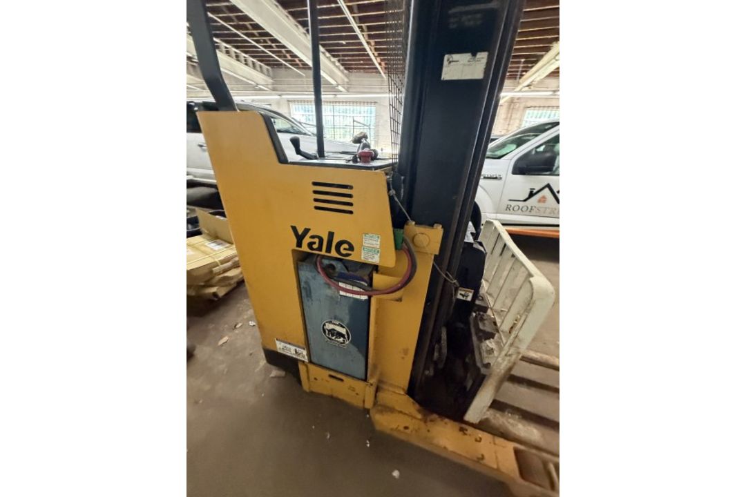 Yale Lift Truck - Image 6 of 13