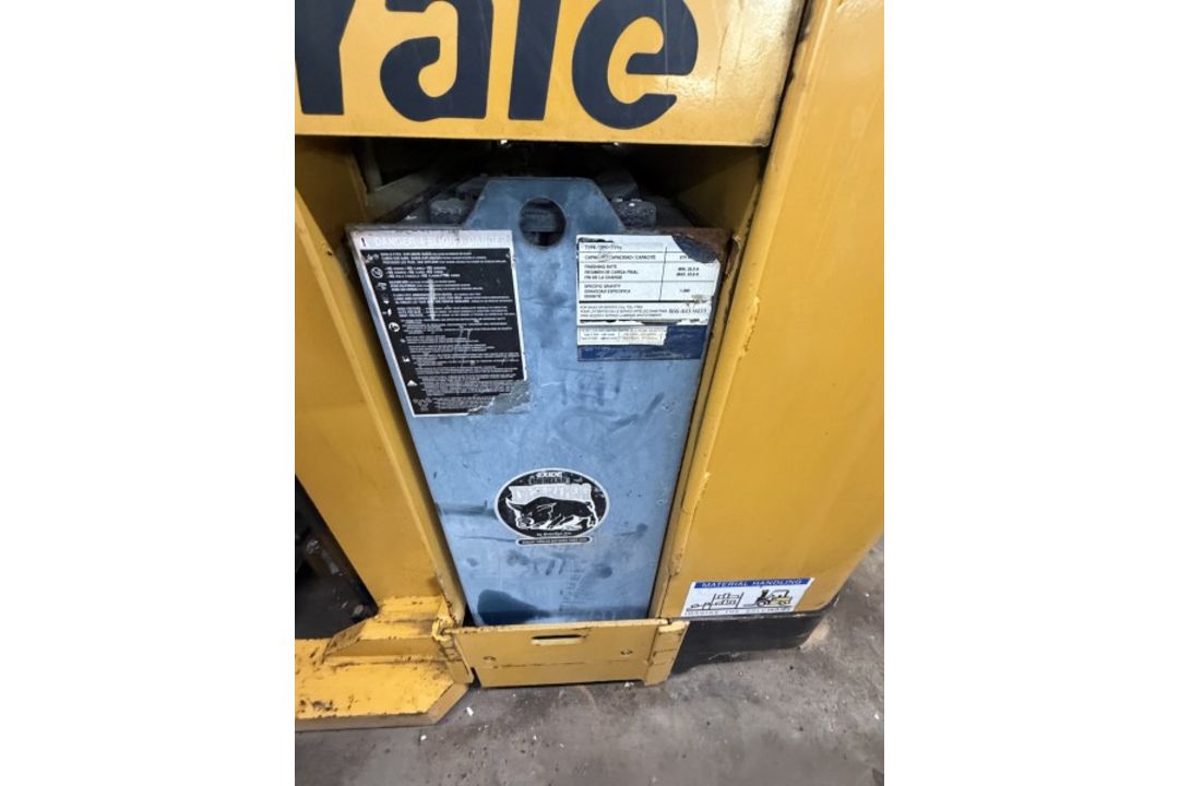 Yale Lift Truck - Image 2 of 13