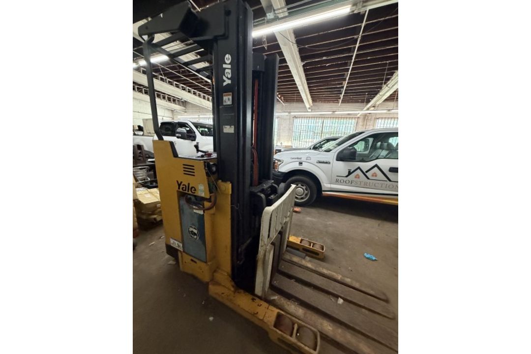 Yale Lift Truck - Image 5 of 13
