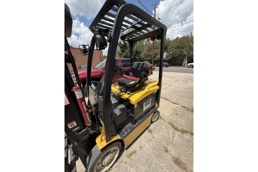 Yale Forklift with 6,234 Hours M: ECR050VGN48TE085 - Image 17 of 20