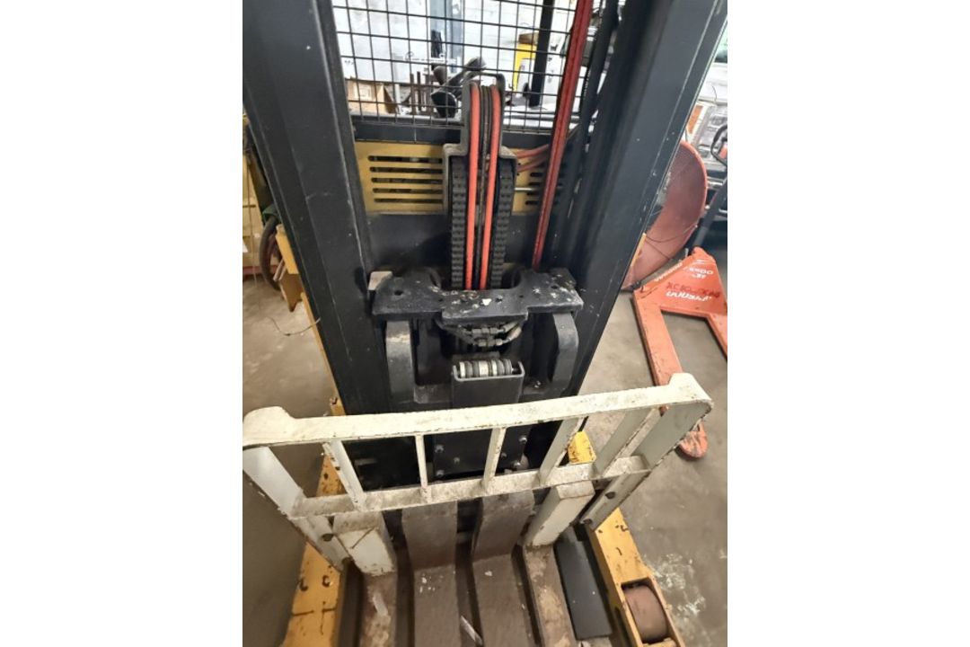 Yale Lift Truck - Image 4 of 13