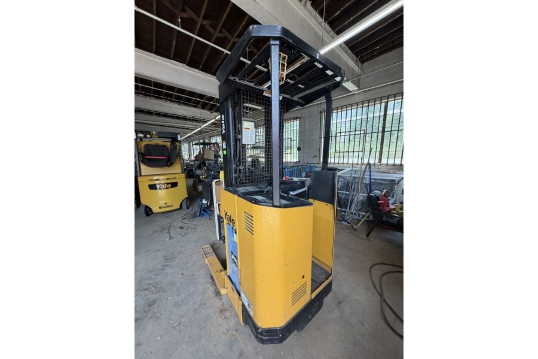 Yale Lift Truck - Image 3 of 11