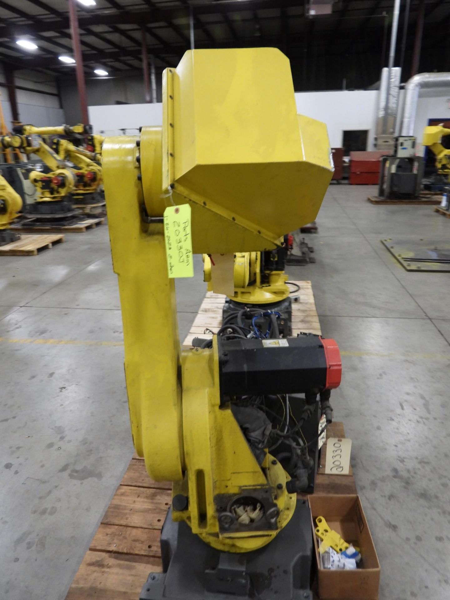 Fanuc M-710i Robot, Type A05B-1124-B201, s/n R96226017, New 1996, with ...