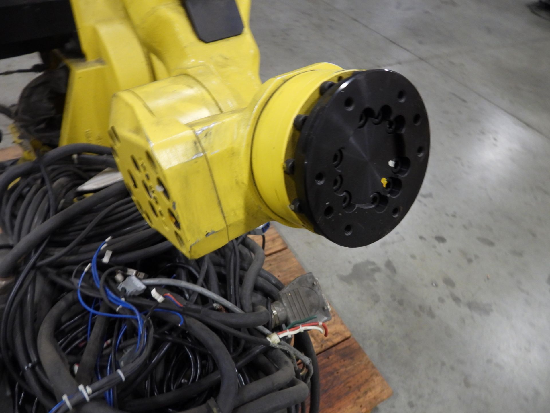 Fanuc M-710i Robot, Type A05B-1124-B201, s/n R96226017, New 1996, with ...