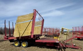 New Holland 1034 Stackliner Bale Wagon