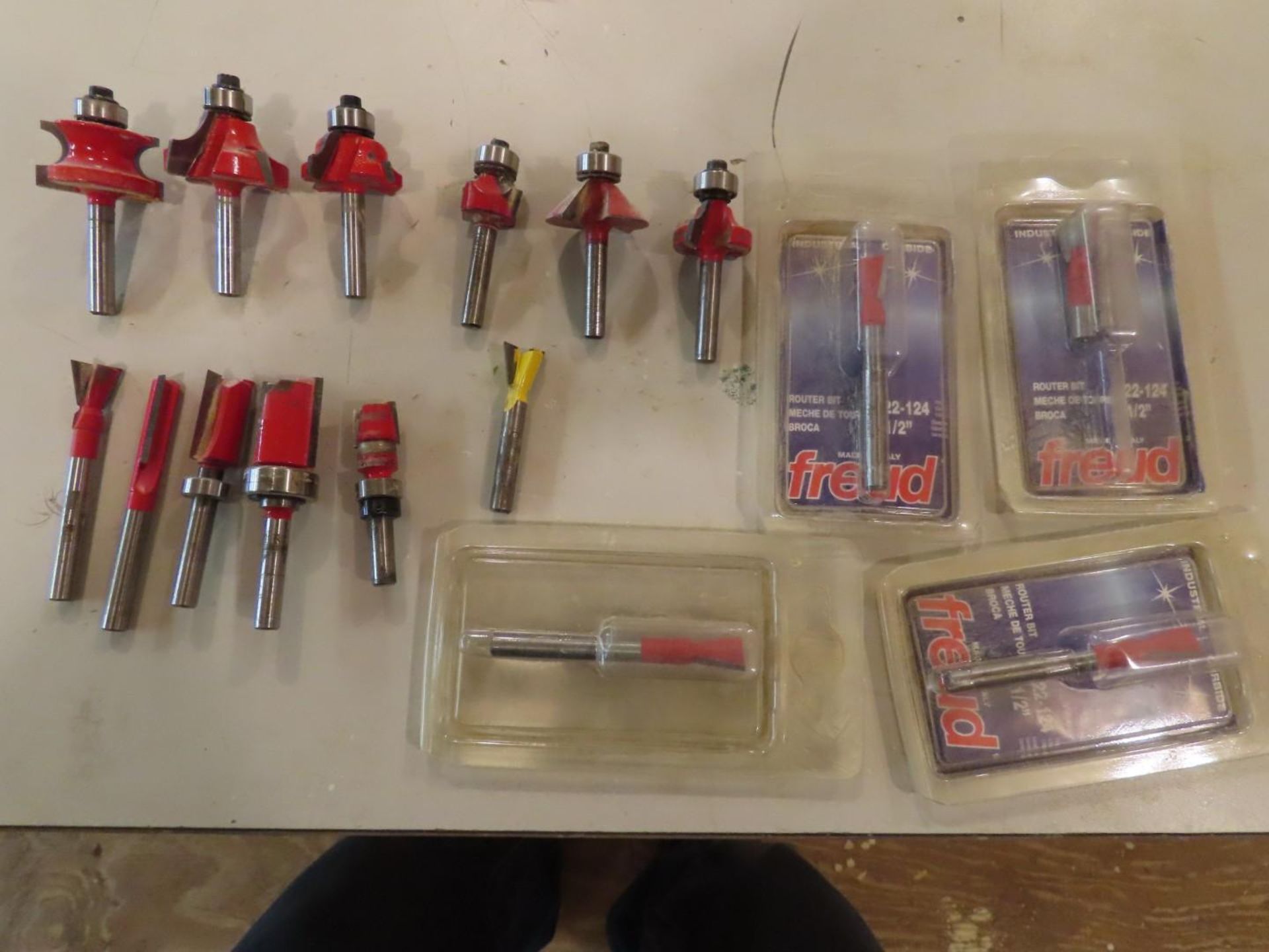 (16) 1/4" Shank Router Bits