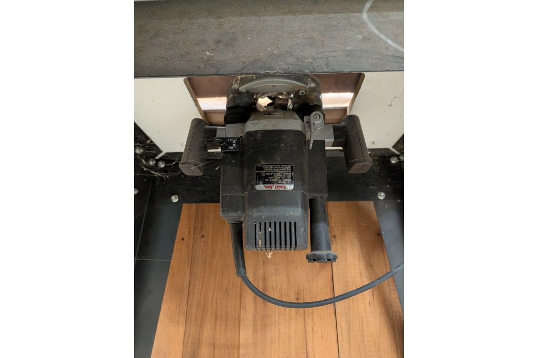 Freud 1/2 Router w/ Guide and Assorted Bits - Image 13 of 13