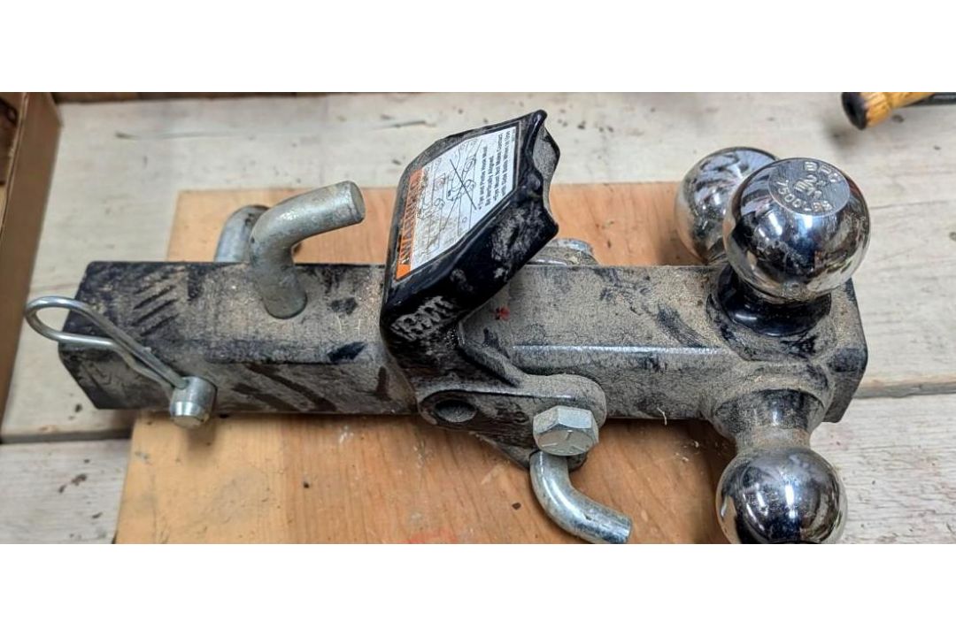 (4) Receiver Hitches - Image 17 of 23