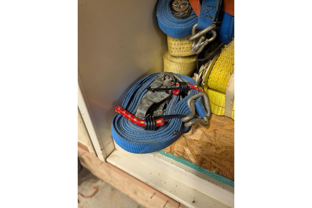(8+/-) Assorted Size Ratchet Straps and Box of Bungee Cords - Image 4 of 8