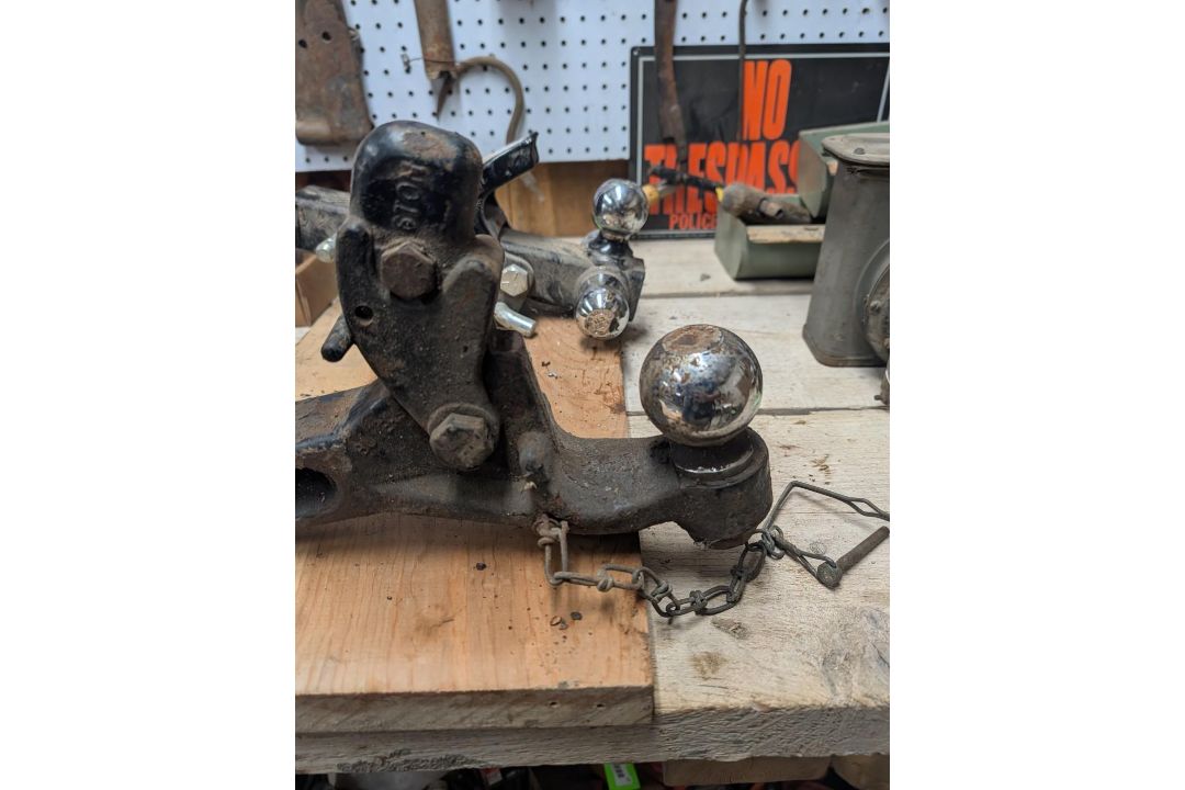 (4) Receiver Hitches - Image 3 of 23