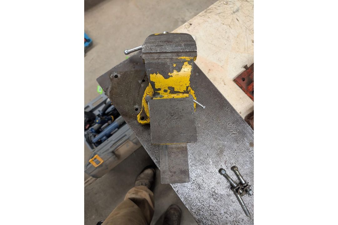 4 3/4" Swiveling Bench Vise w/ Cabinet & Contents - Image 6 of 16