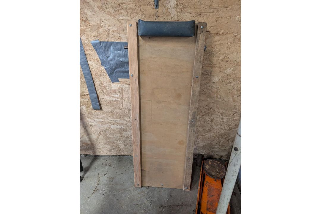 1.5-Ton Hydraulic Floor Jack and Mechanic's Creeper - Image 2 of 10