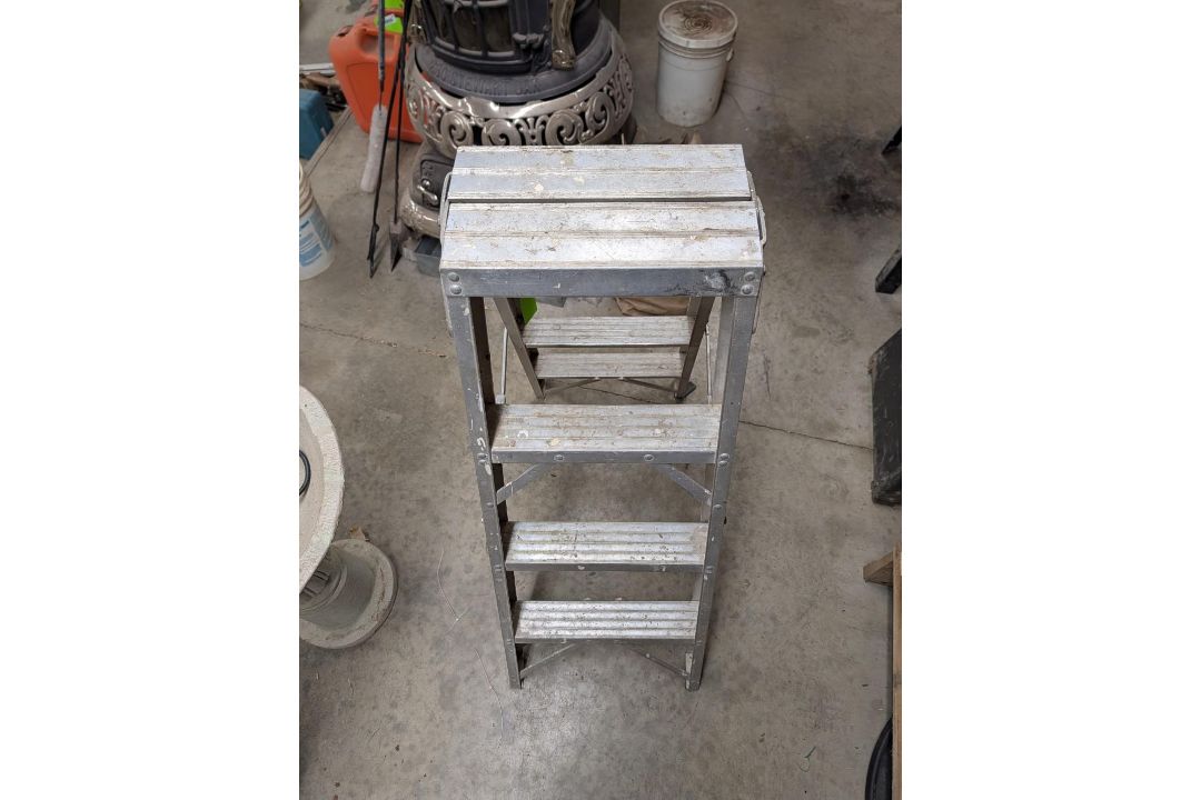 4" Aluminum Stepladder - Image 3 of 3