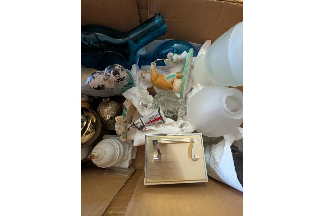 Remaining Contents of Upstairs Closet - Image 10 of 14