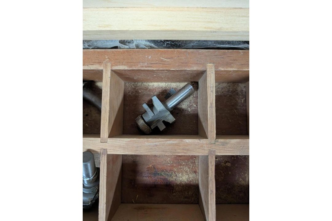 Freud 1/2 Router w/ Guide and Assorted Bits - Image 7 of 13