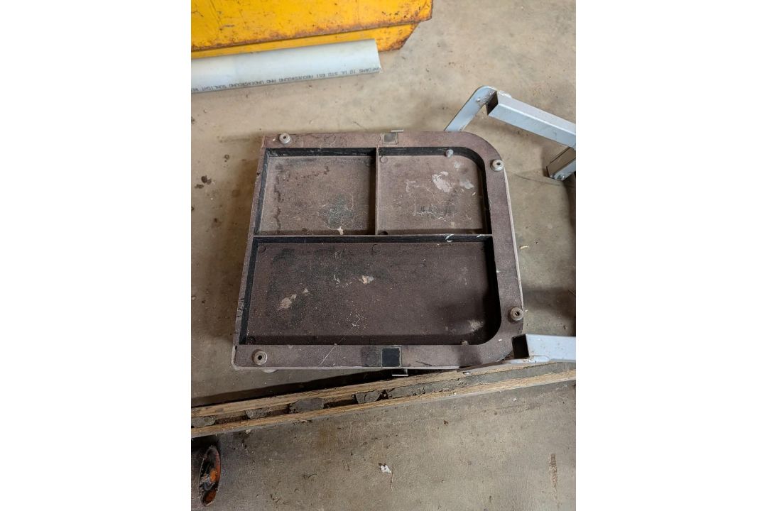 1.5-Ton Hydraulic Floor Jack and Mechanic's Creeper - Image 10 of 10