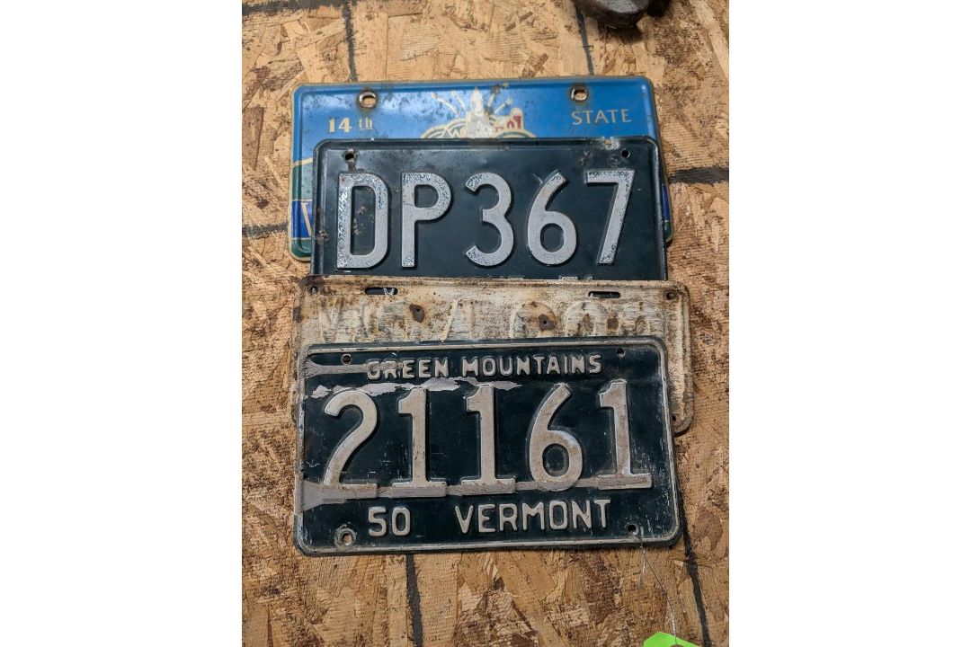 (4) Vintage VT Plates - Image 1 of 9
