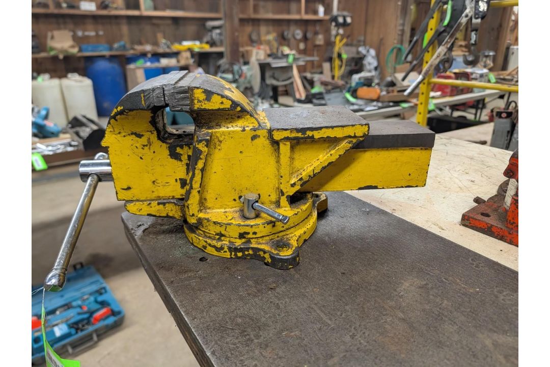 4 3/4" Swiveling Bench Vise w/ Cabinet & Contents - Image 3 of 16