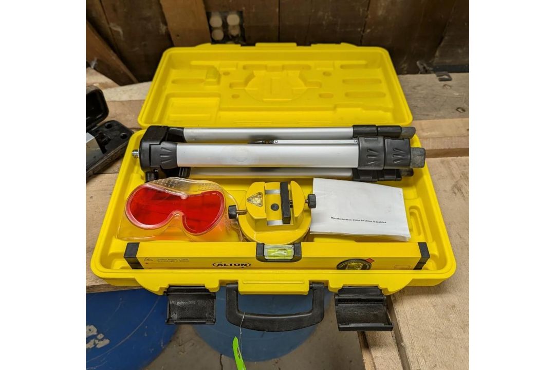 Alton Professional Multi-Beam Laser Level Kit - Image 2 of 6