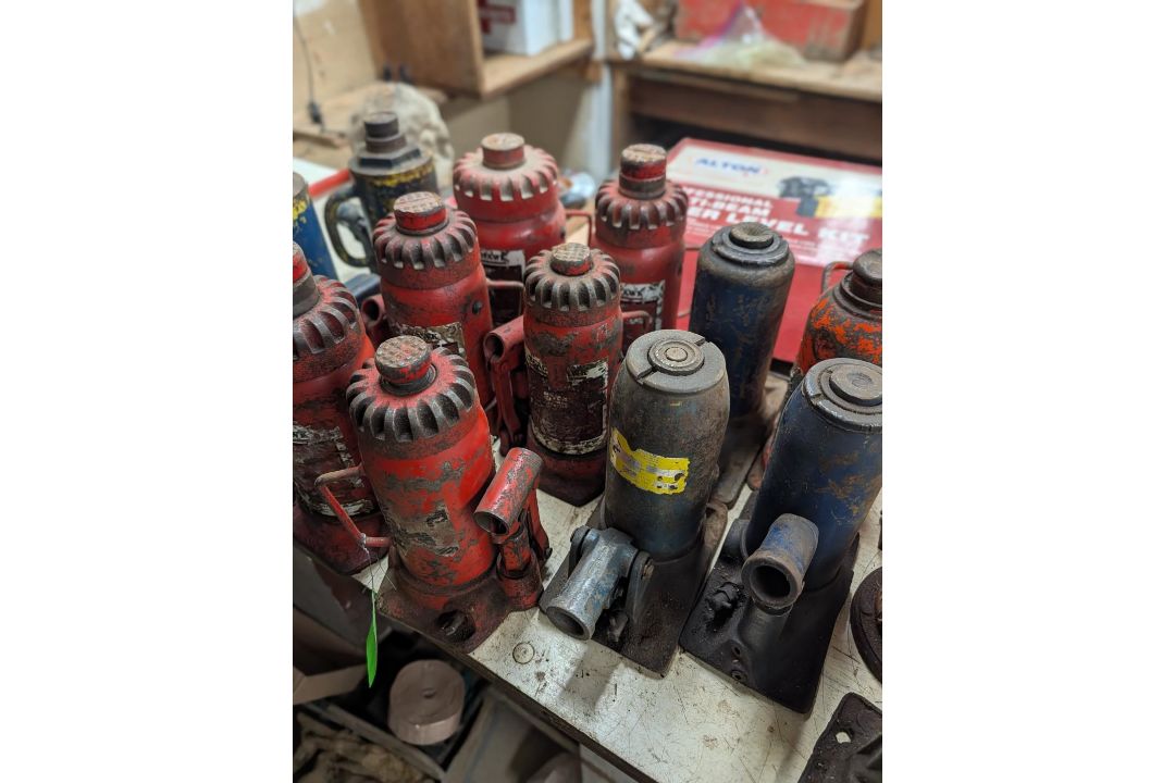 (14) Hydraulic Bottle Jacks for Parts or Repair - Image 1 of 6