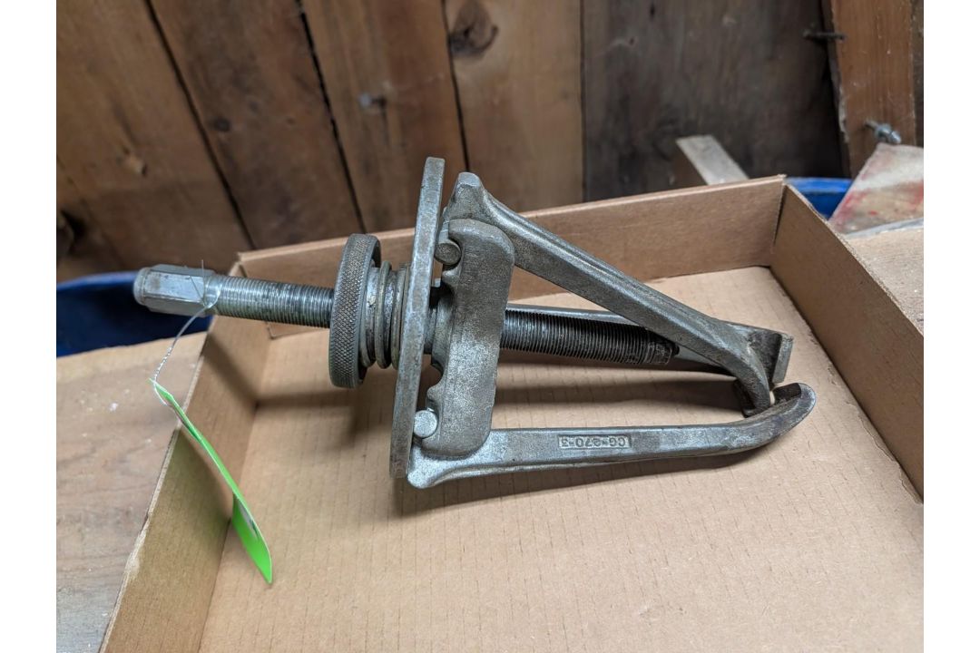 (2) Gear/Flywheel Pullers - Image 4 of 5