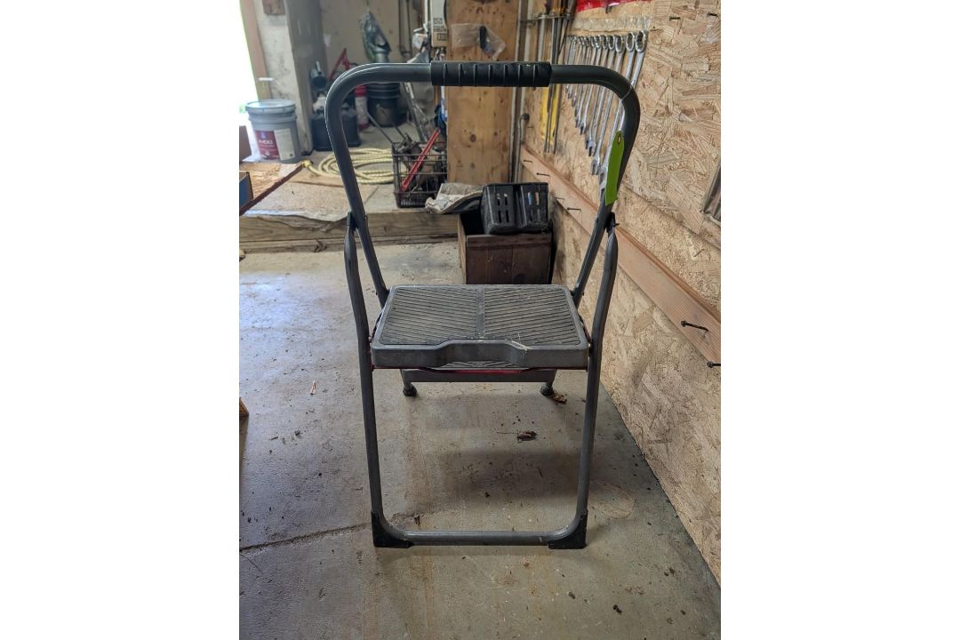 Werner 2 Step Stepstool - Image 3 of 3