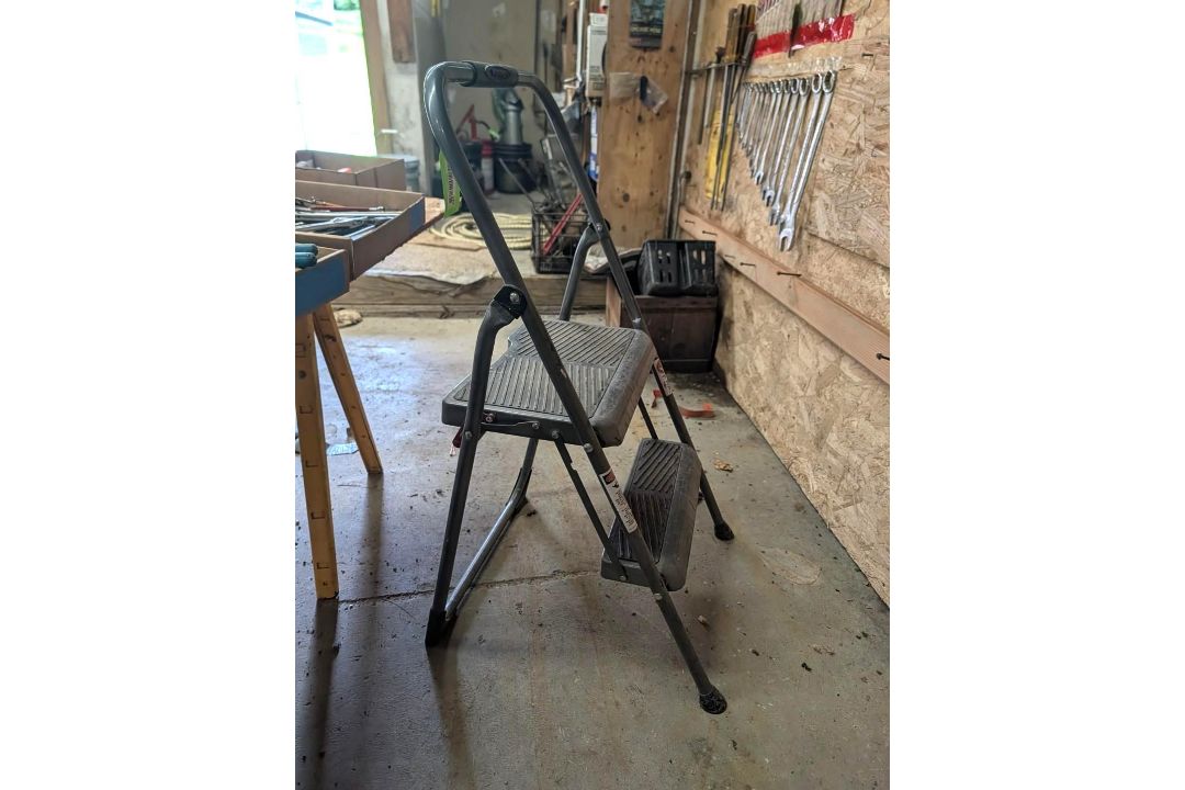 Werner 2 Step Stepstool - Image 2 of 3