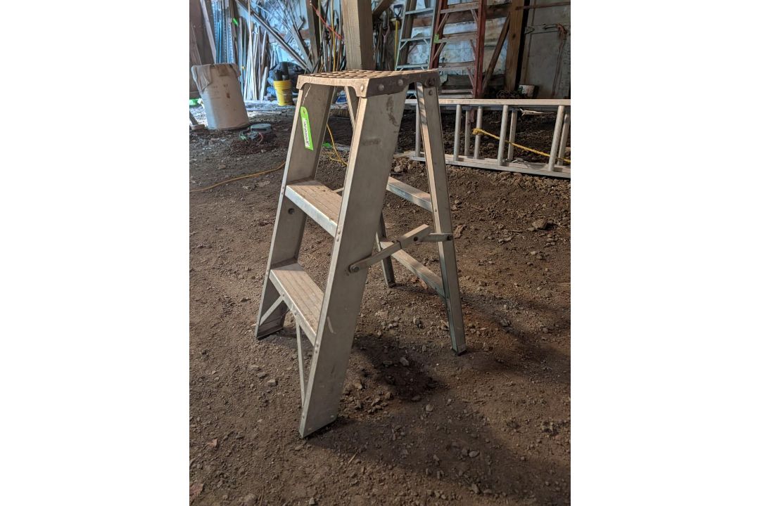 3' Metalite Aluminum Step Ladder - Image 3 of 7