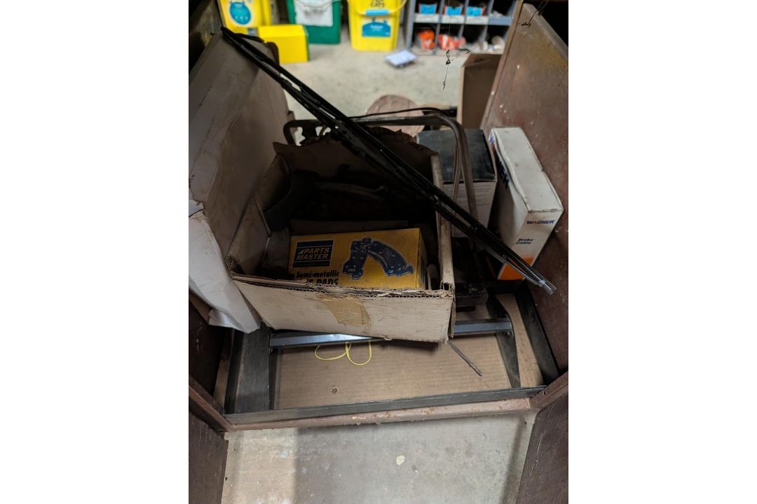 4 3/4" Swiveling Bench Vise w/ Cabinet & Contents - Image 7 of 16