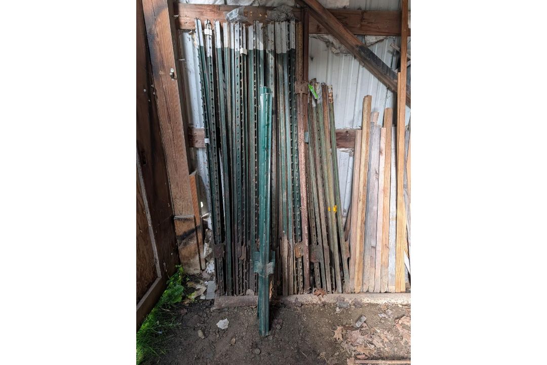 (45+/-) 6' T Posts - Image 1 of 3