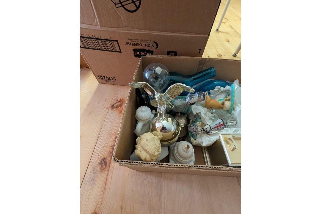 Remaining Contents of Upstairs Closet - Image 9 of 14