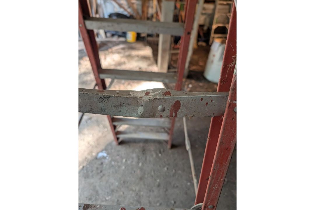 8' Fiberglass & Aluminum Step Ladder - Image 3 of 3