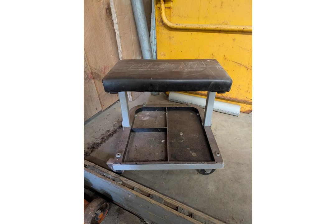 1.5-Ton Hydraulic Floor Jack and Mechanic's Creeper - Image 8 of 10
