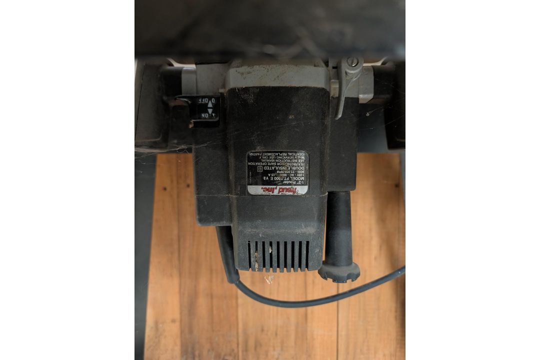 Freud 1/2 Router w/ Guide and Assorted Bits - Image 12 of 13