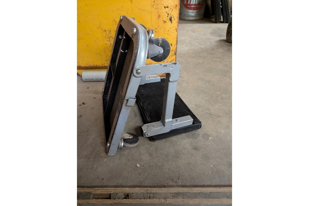 1.5-Ton Hydraulic Floor Jack and Mechanic's Creeper - Image 9 of 10