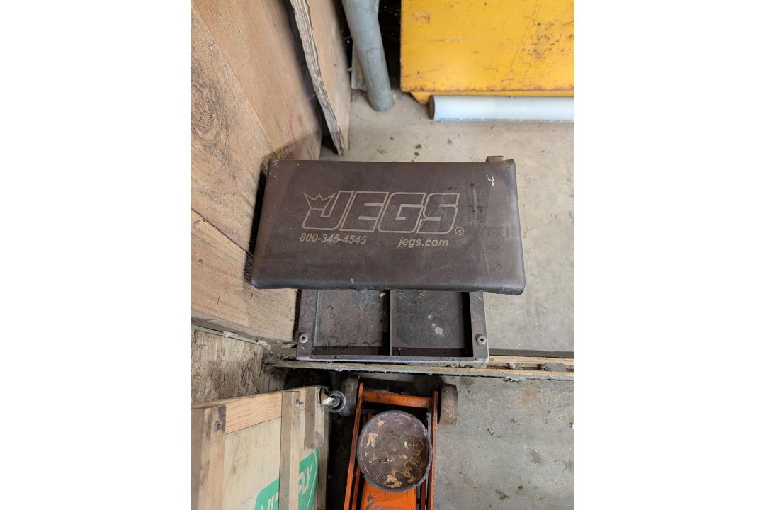 1.5-Ton Hydraulic Floor Jack and Mechanic's Creeper - Image 7 of 10