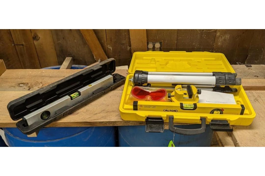 Alton Professional Multi-Beam Laser Level Kit - Image 1 of 6