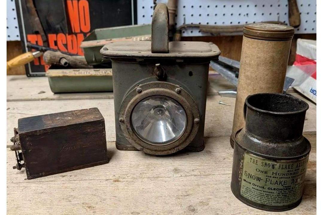 Vintage Collectibles Lot - Image 1 of 11