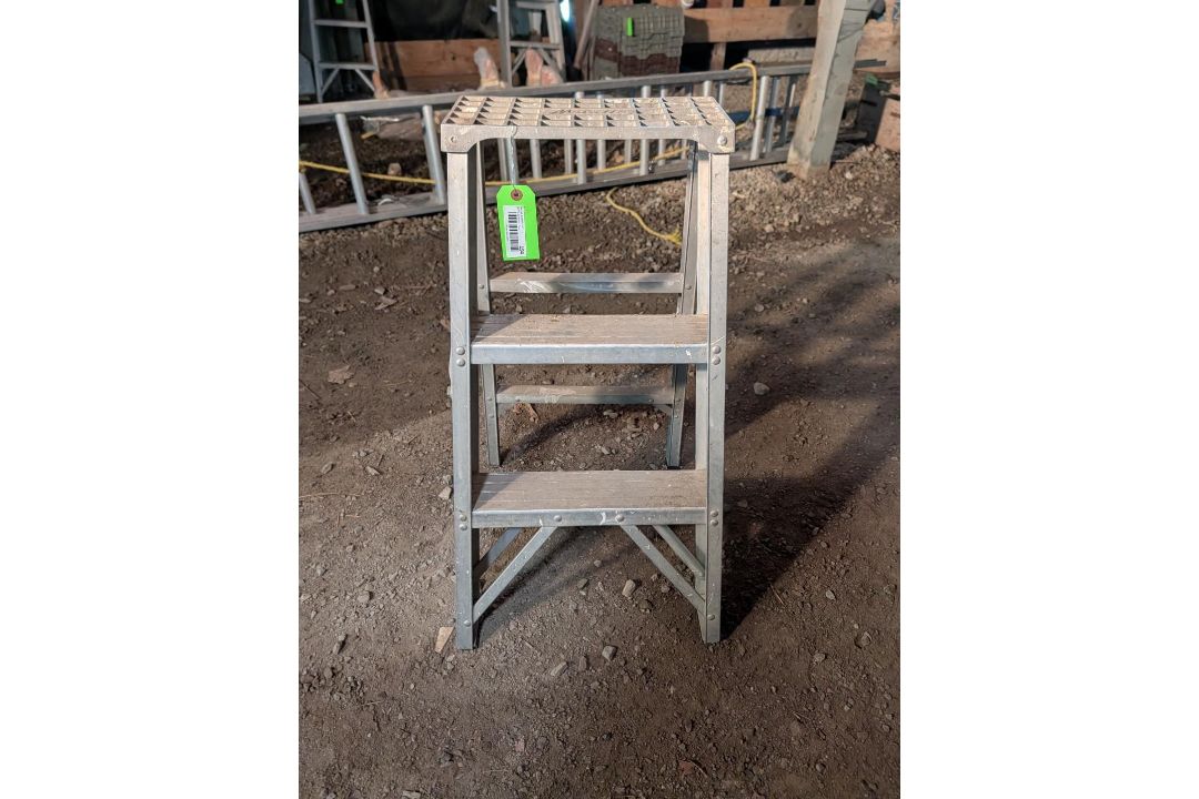 3' Metalite Aluminum Step Ladder - Image 2 of 7