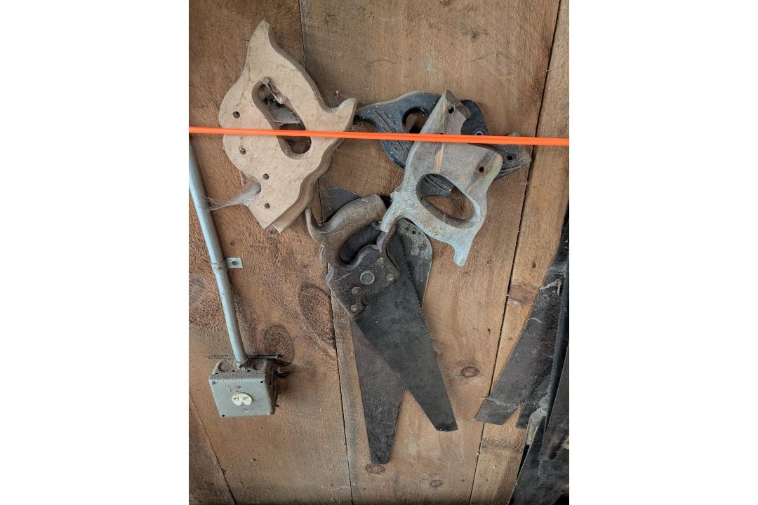 (20+/-) Vintage Carpenter's Hand Saws and Parts - Image 4 of 4