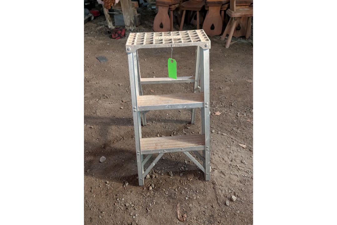 3' Metalite Aluminum Step Ladder - Image 1 of 4